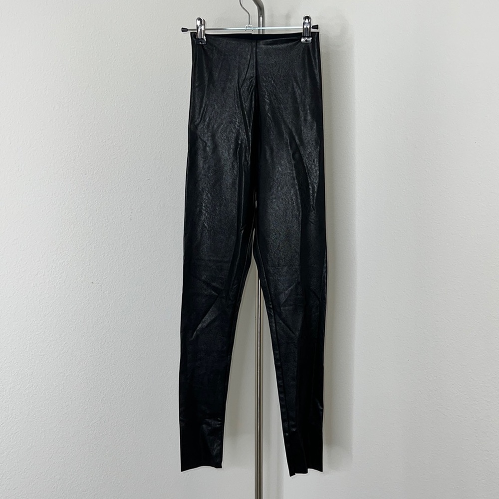 🔹 Conmando Vegan Leather Leggings